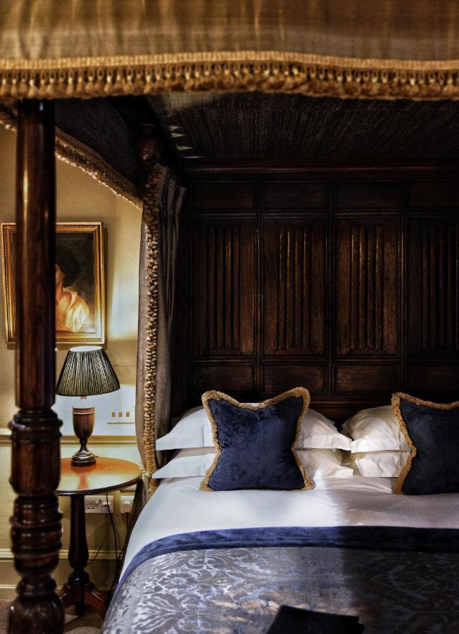 Batty Langley'S Hotel London Kültér fotó The paneling in the bedroom