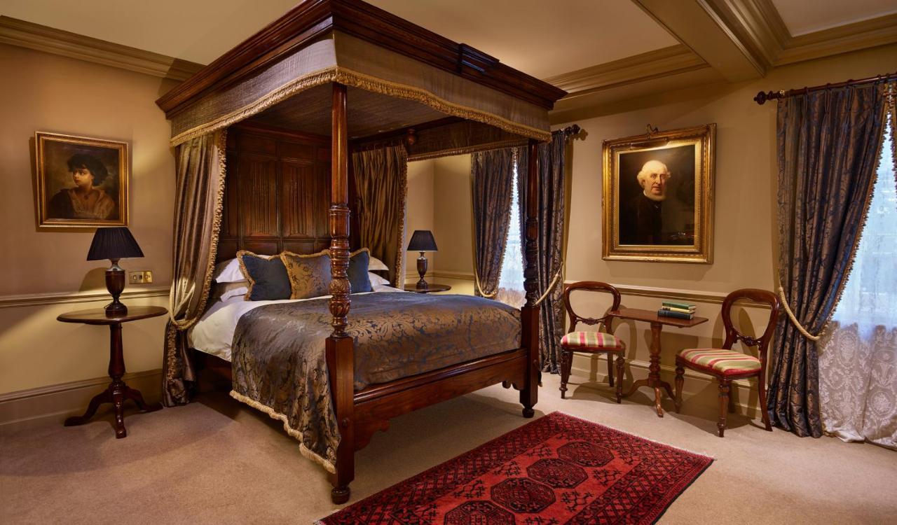 Batty Langley'S Hotel London Kültér fotó A bedroom at the hotel