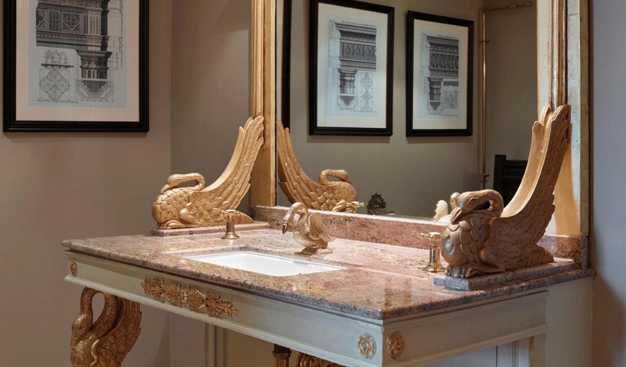 Batty Langley'S Hotel London Kültér fotó A gold leafed mirror