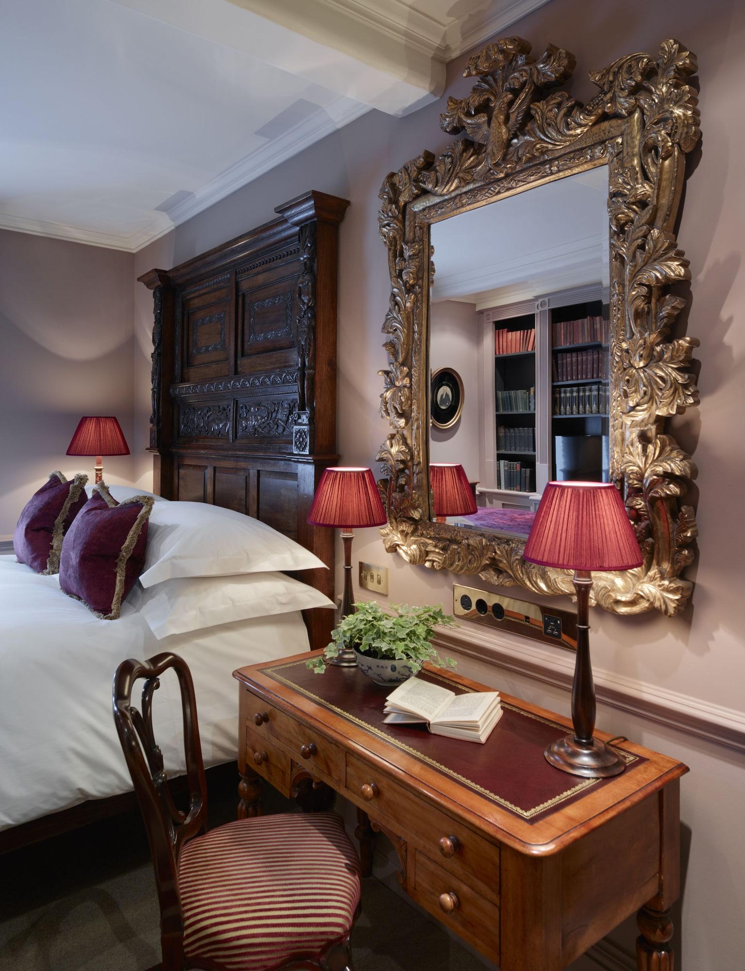 Batty Langley'S Hotel London Kültér fotó A bedroom at the hotel