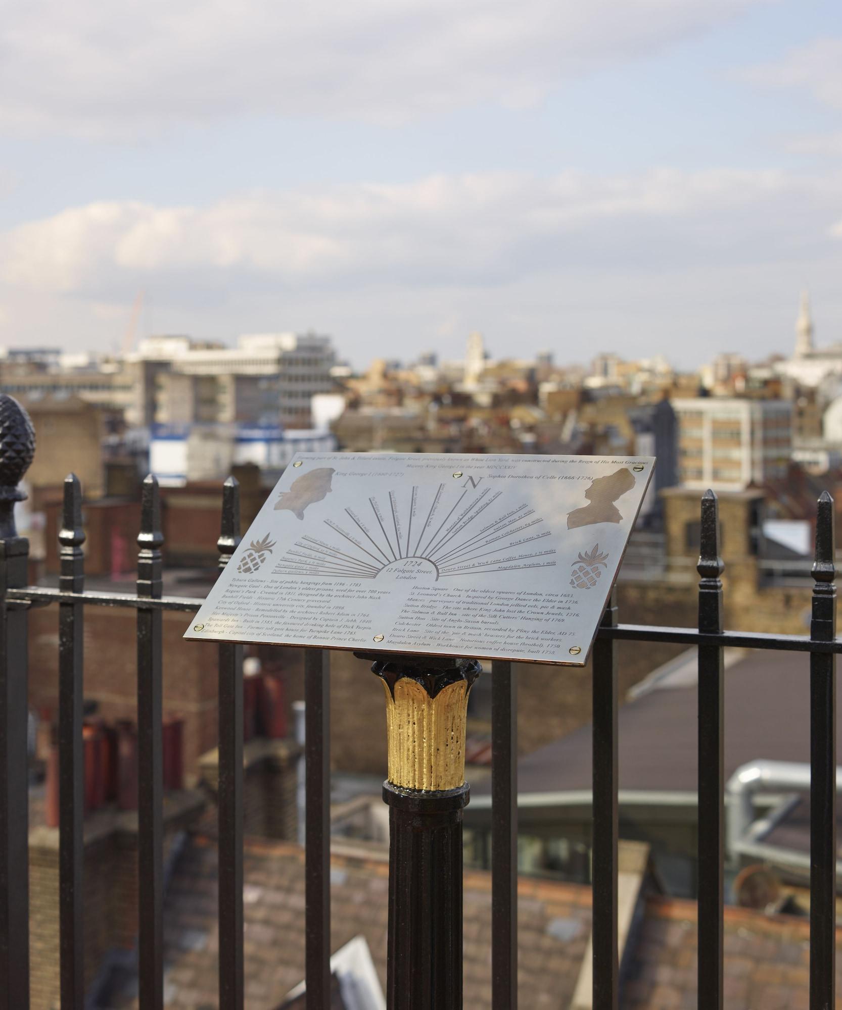 Batty Langley'S Hotel London Kültér fotó The plaque at the site of the first London Zoo