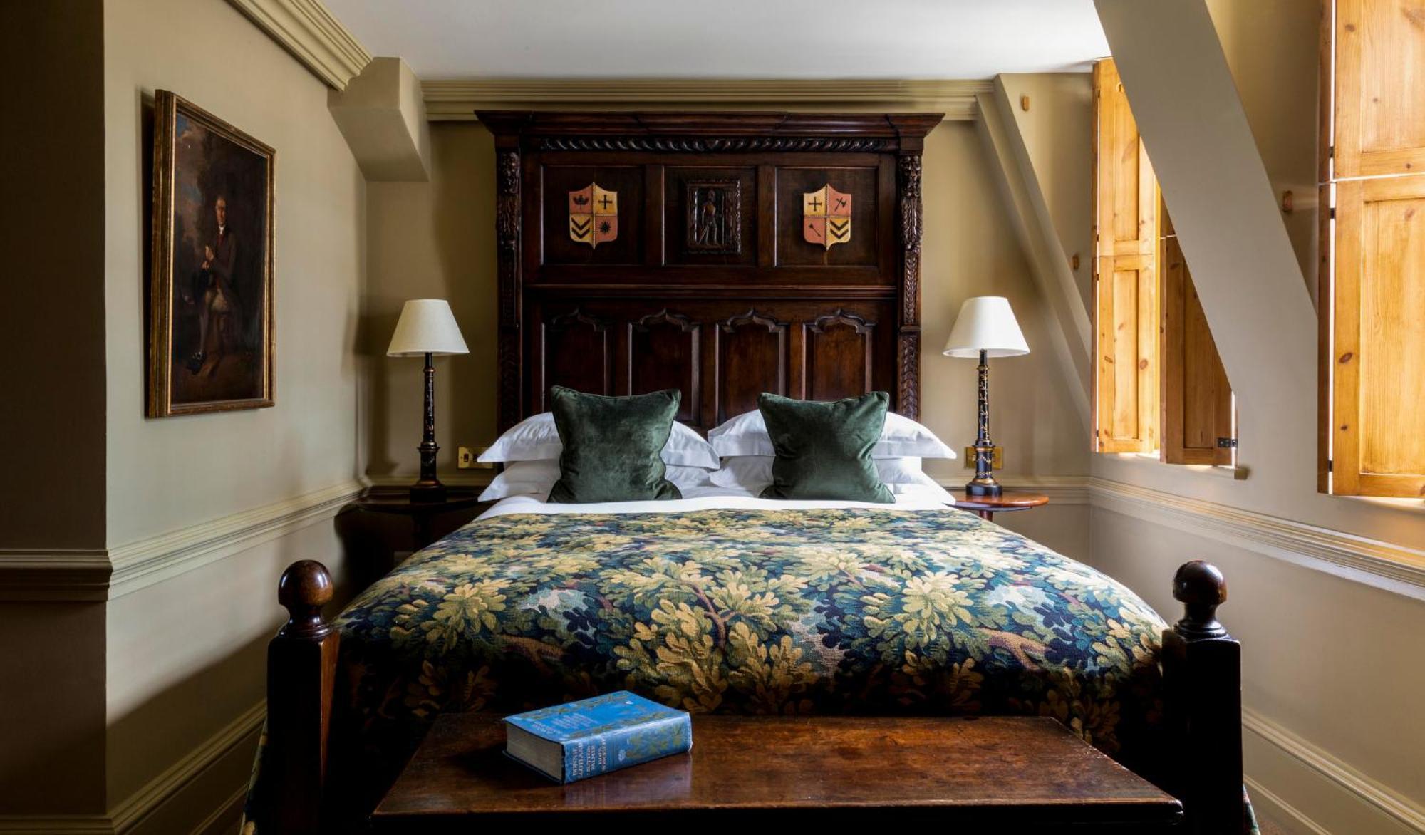 Batty Langley'S Hotel London Kültér fotó A bedroom at The Swan Hotel