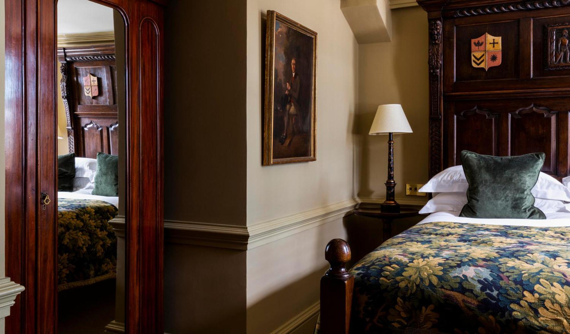 Batty Langley'S Hotel London Kültér fotó A bedroom at the hotel